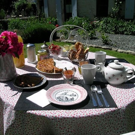Saint-Saturnin-du-Bois Les 2 Madeleine B&B 외부 사진