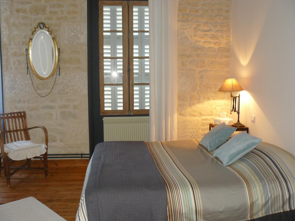Saint-Saturnin-du-Bois Les 2 Madeleine B&B 객실 사진