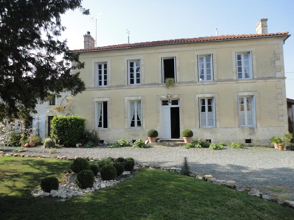 Saint-Saturnin-du-Bois Les 2 Madeleine B&B 외부 사진