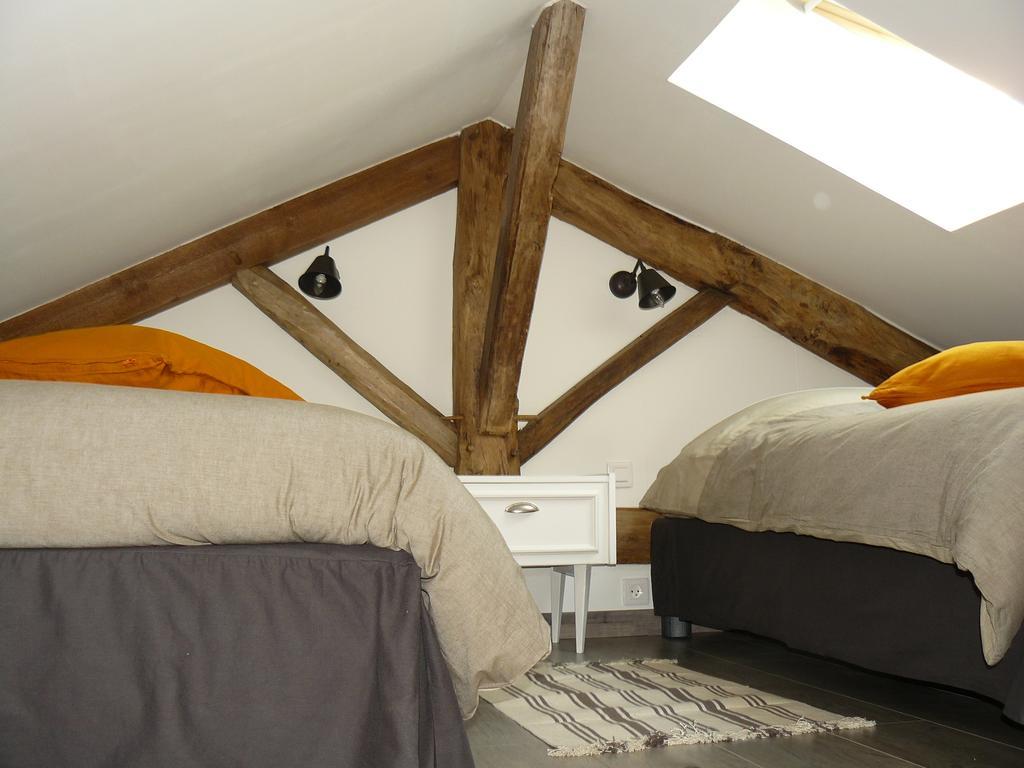 Saint-Saturnin-du-Bois Les 2 Madeleine B&B 객실 사진