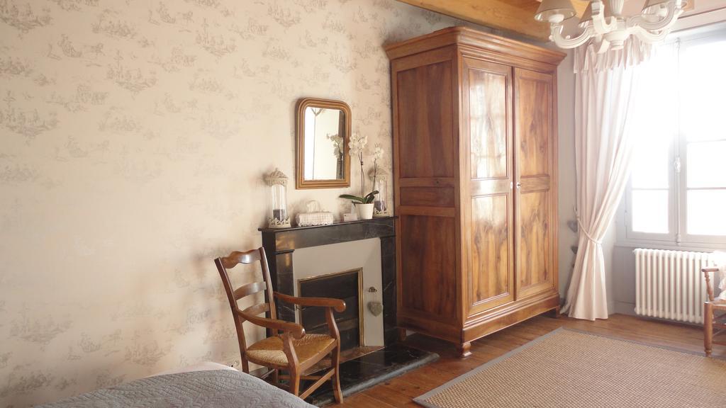 Saint-Saturnin-du-Bois Les 2 Madeleine B&B 객실 사진