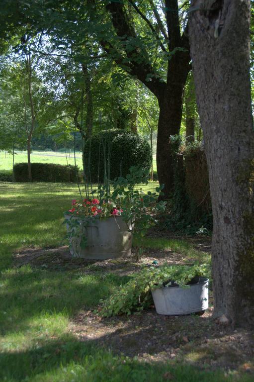 Saint-Saturnin-du-Bois Les 2 Madeleine B&B 외부 사진