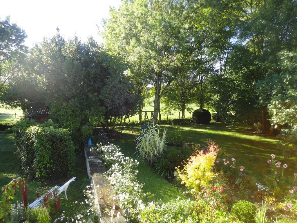 Saint-Saturnin-du-Bois Les 2 Madeleine B&B 외부 사진
