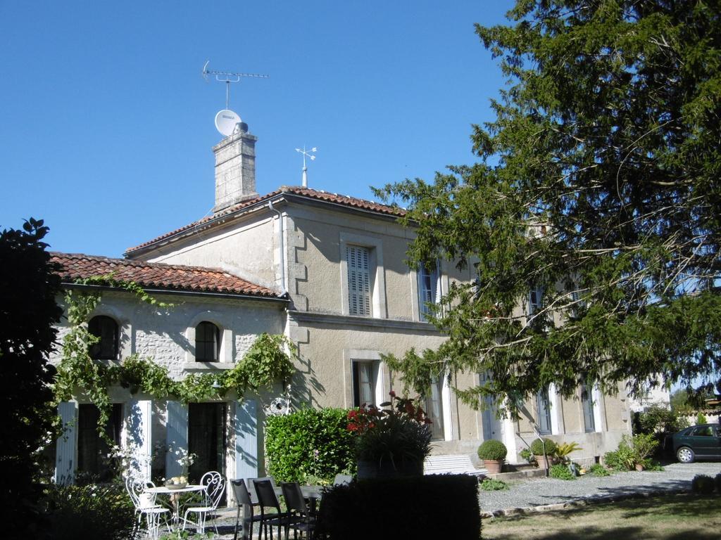 Saint-Saturnin-du-Bois Les 2 Madeleine B&B 외부 사진