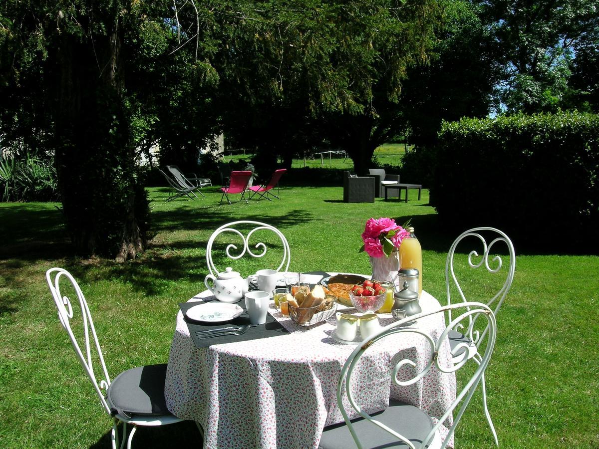 Saint-Saturnin-du-Bois Les 2 Madeleine B&B 외부 사진