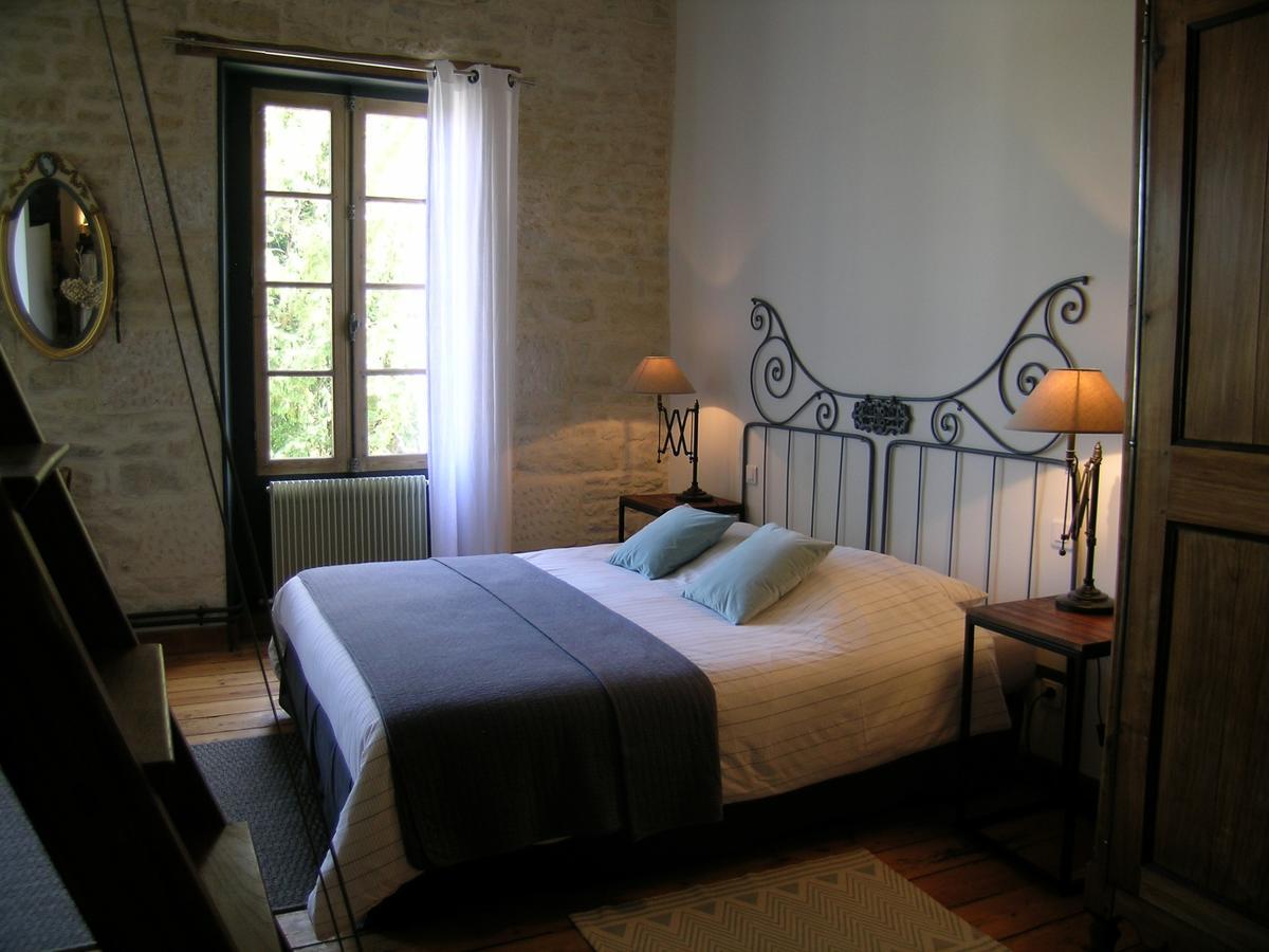 Saint-Saturnin-du-Bois Les 2 Madeleine B&B 외부 사진