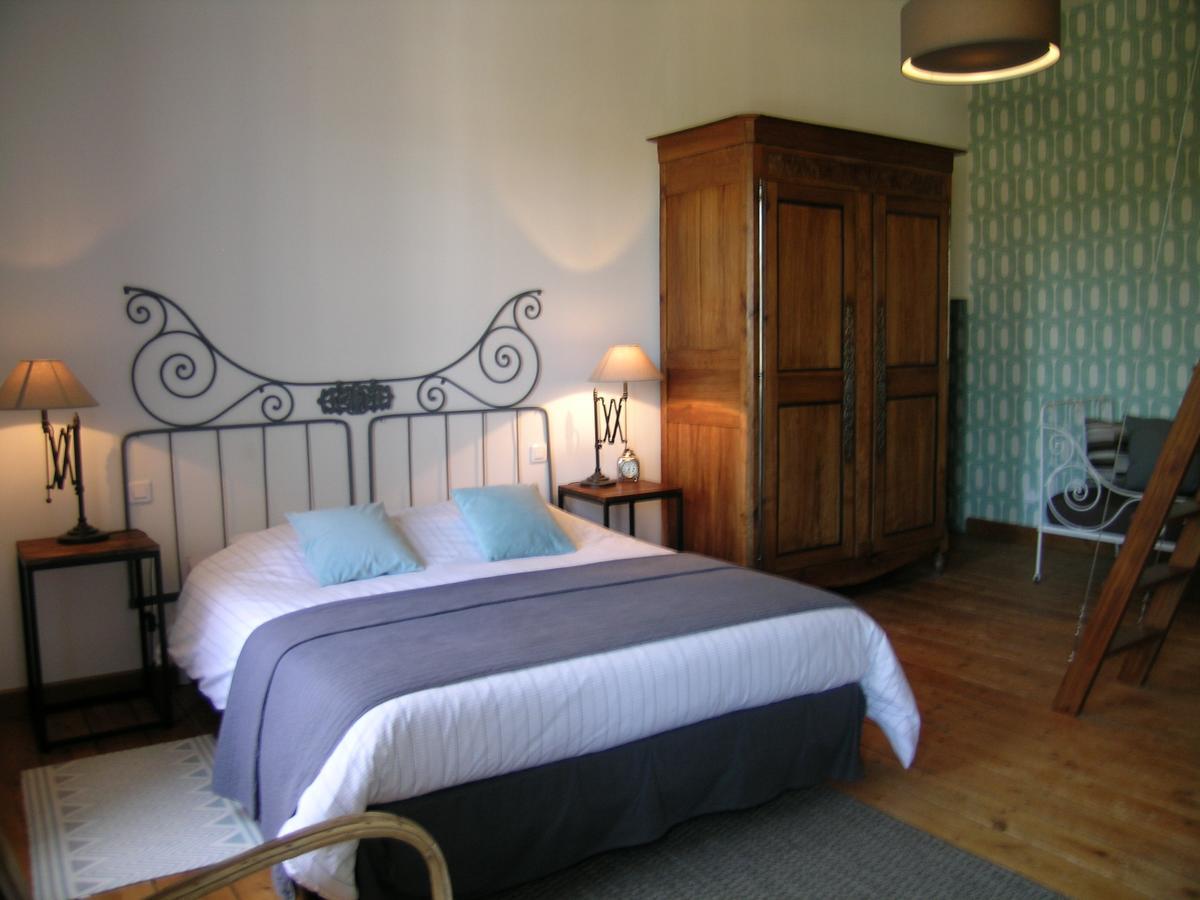 Saint-Saturnin-du-Bois Les 2 Madeleine B&B 외부 사진
