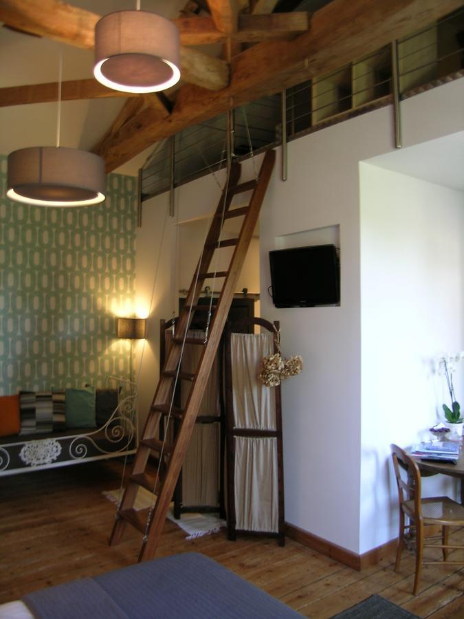 Saint-Saturnin-du-Bois Les 2 Madeleine B&B 외부 사진