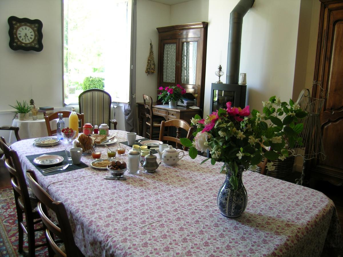 Saint-Saturnin-du-Bois Les 2 Madeleine B&B 외부 사진