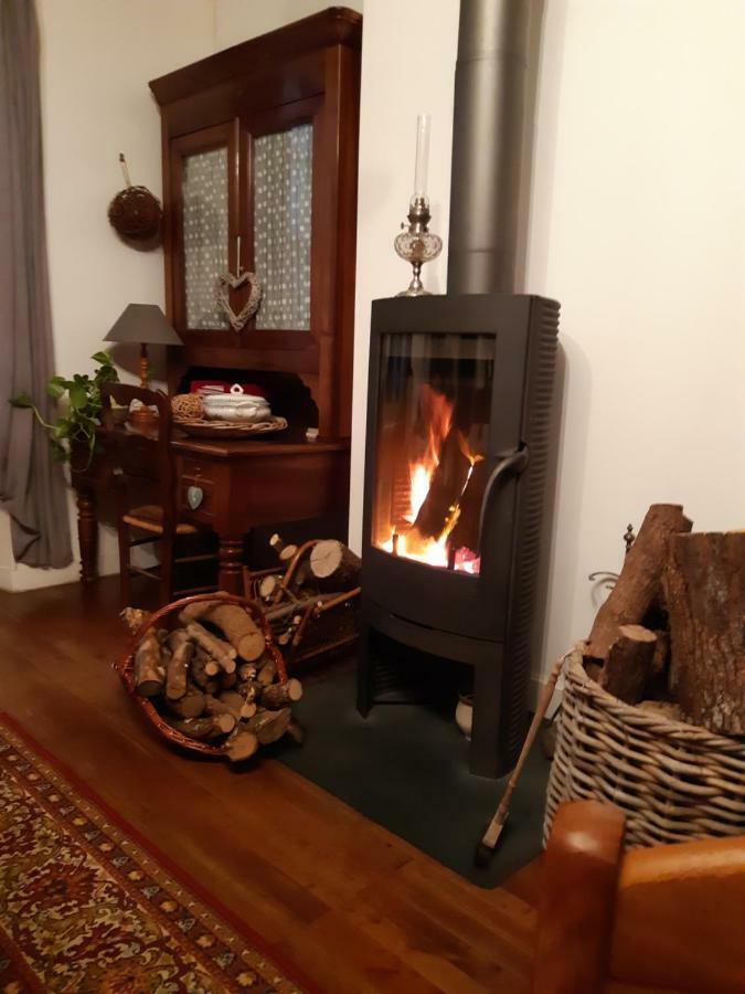 Saint-Saturnin-du-Bois Les 2 Madeleine B&B 외부 사진