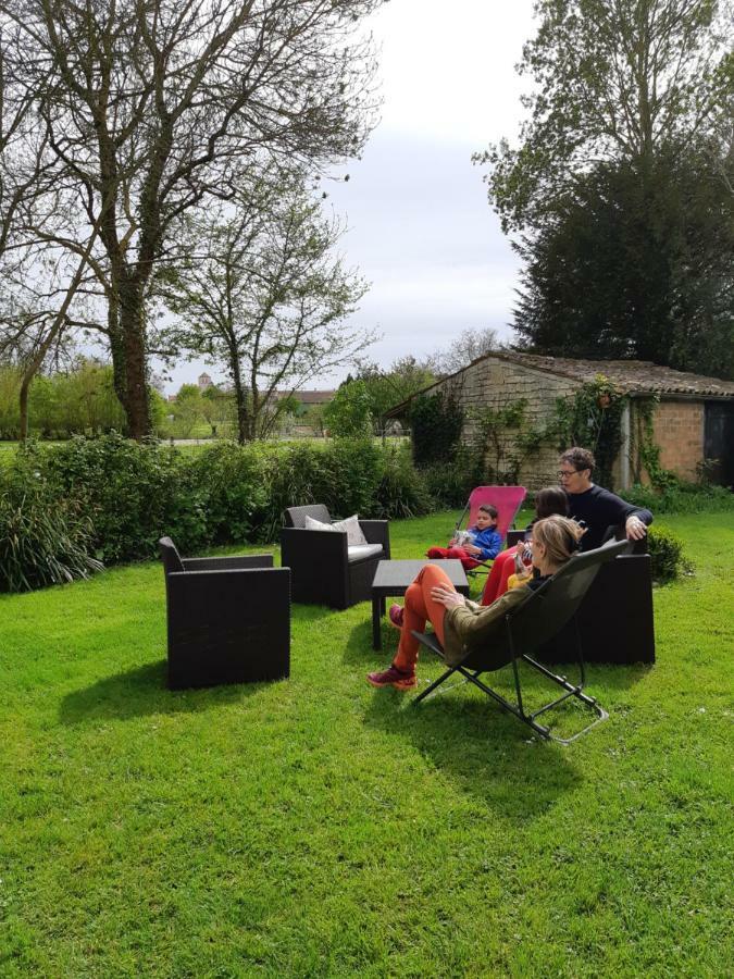 Saint-Saturnin-du-Bois Les 2 Madeleine B&B 외부 사진