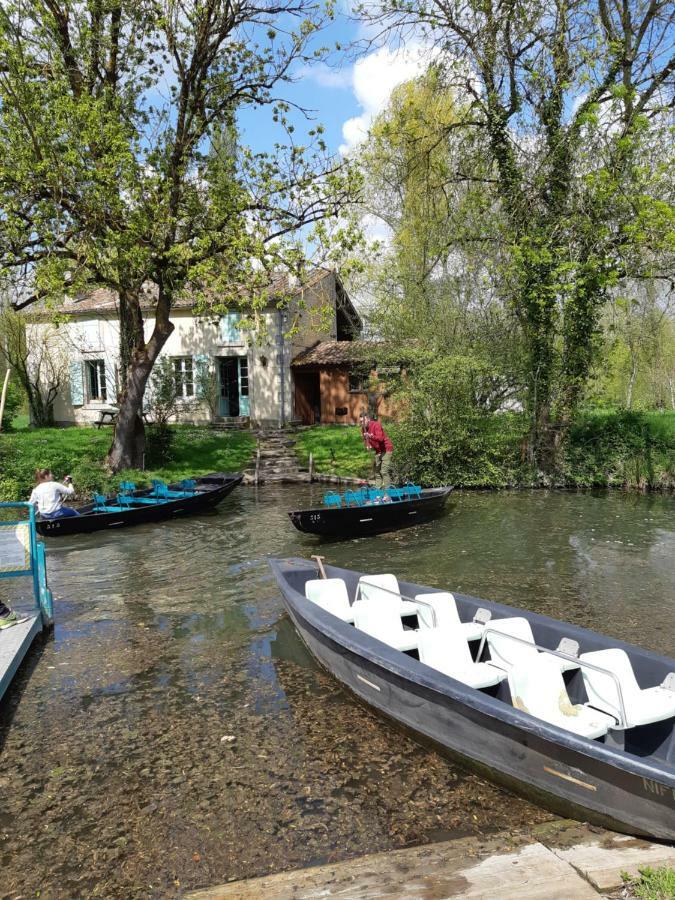 Saint-Saturnin-du-Bois Les 2 Madeleine B&B 외부 사진