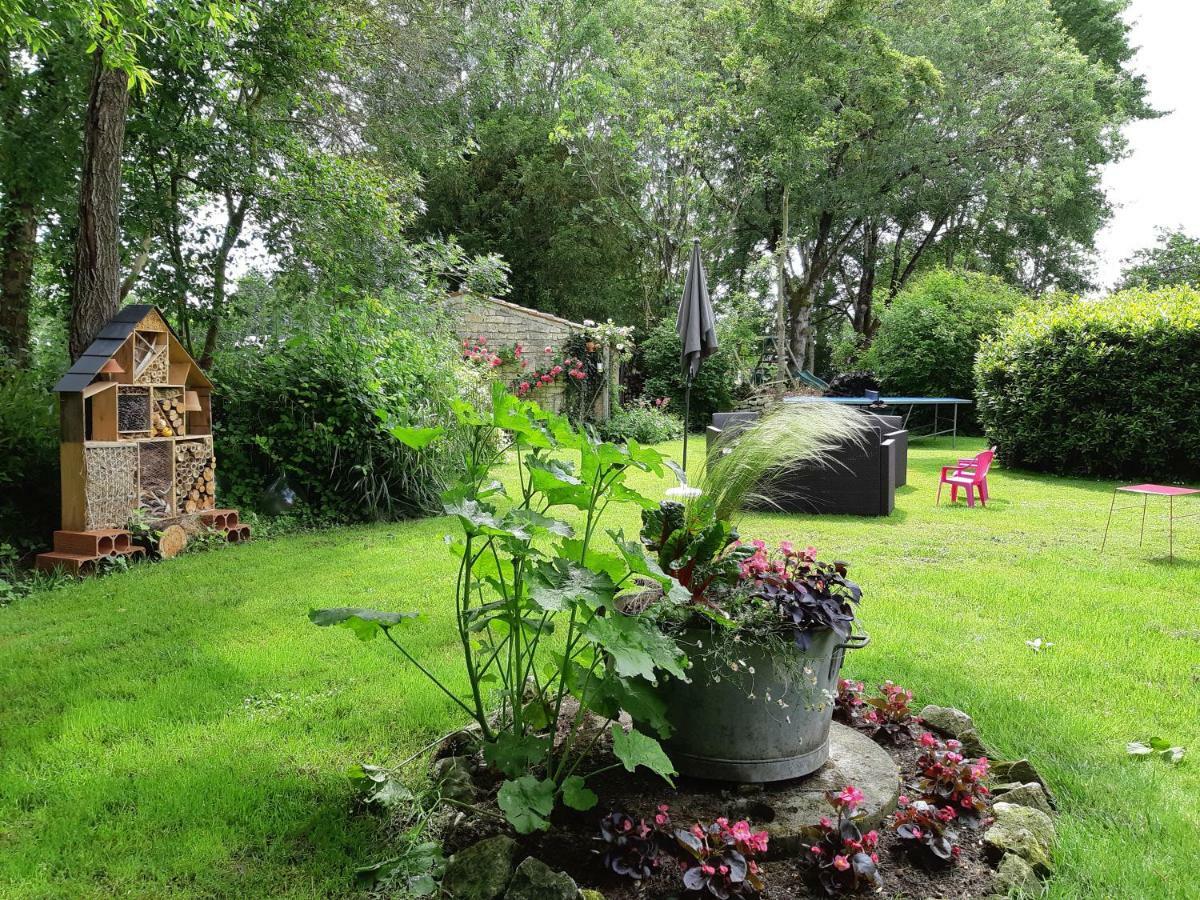 Saint-Saturnin-du-Bois Les 2 Madeleine B&B 외부 사진